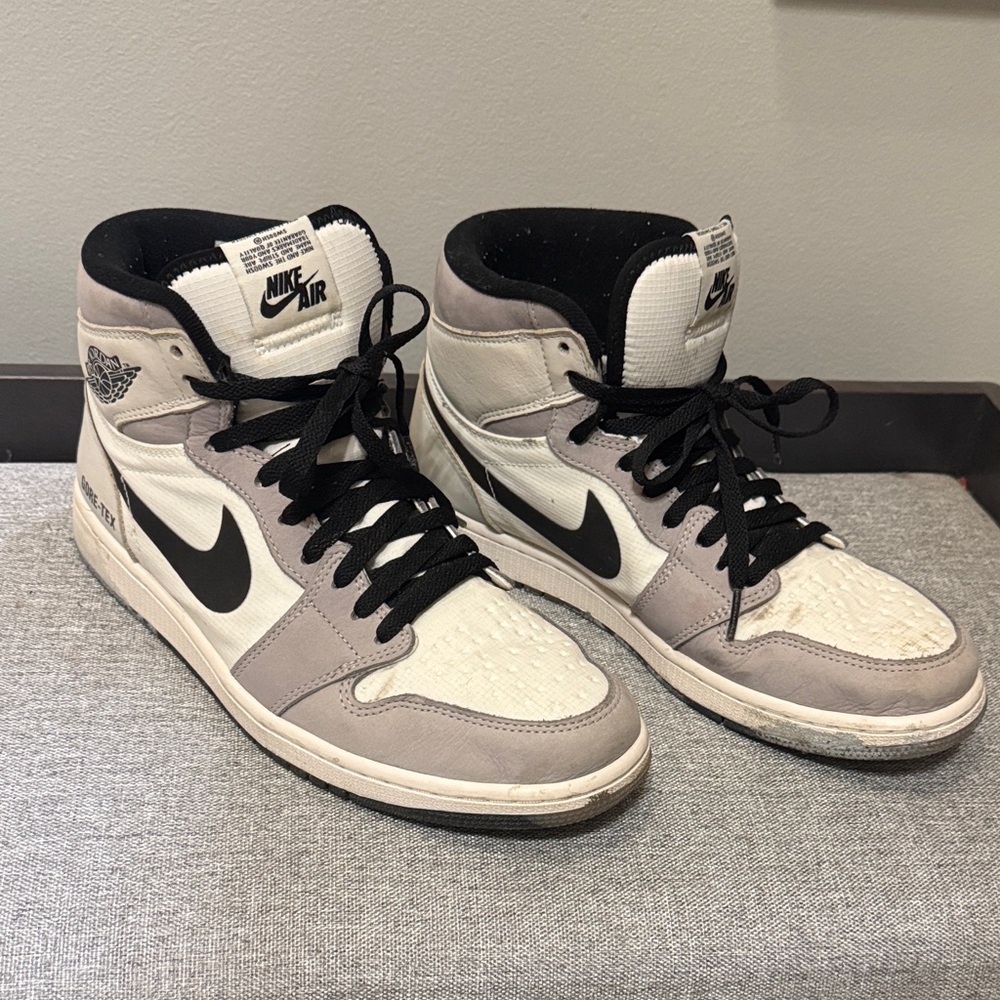 Nike Air High-Top Sneakers in Gray, Cream and Black Size 10